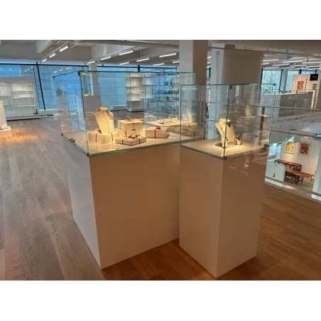 vitrine display