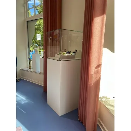 vitrine display