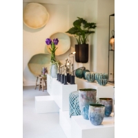 Socle pour magasin, blanc, sur mesure