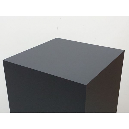 socle noir, 25 x 25 x 115 cm (lxLxh)