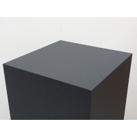 socle noir, 25 x 25 x 115 cm (lxLxh)