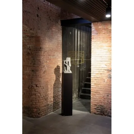 socle noir, 45 x 45 x 100 cm (lxLxh)