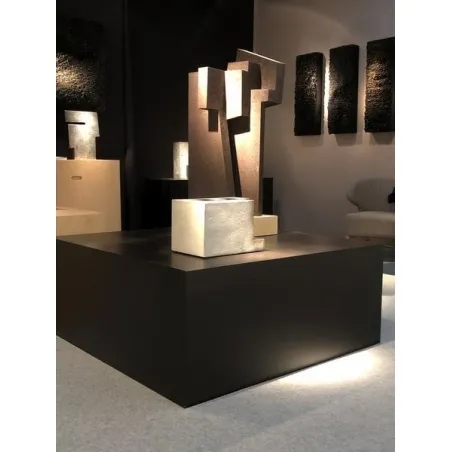socle noir, 45 x 45 x 100 cm (lxLxh)