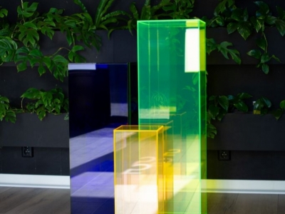 Exposez en toute couleur avec nos nouveaux socles en plexiglas
